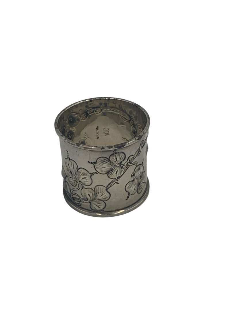 Sterling Silver Floral Napkin Ring: Sterling floral and monogrammed napkin ring. Measures 2 inches tall and about an inch across, lot weighs 1.1 ounce.