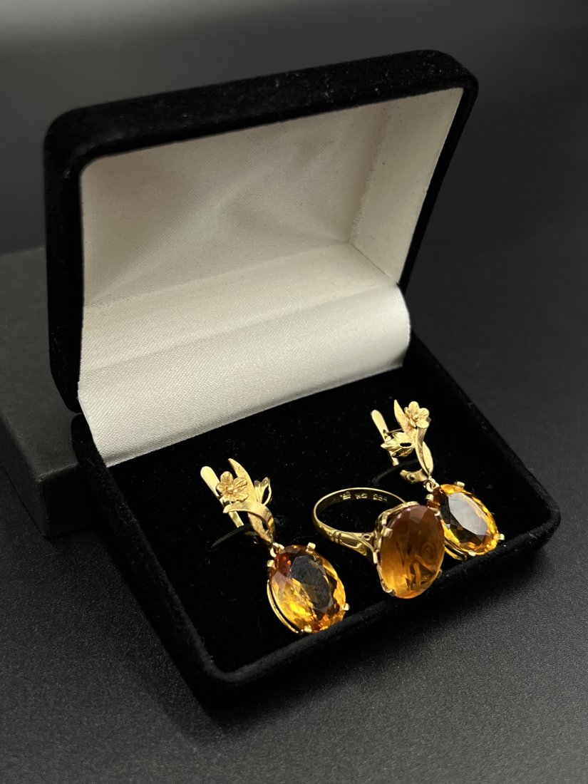 18kt.Gold Ctirine Ring & Pair of Citrine Drop Earrings Matching Set (1 of 10)