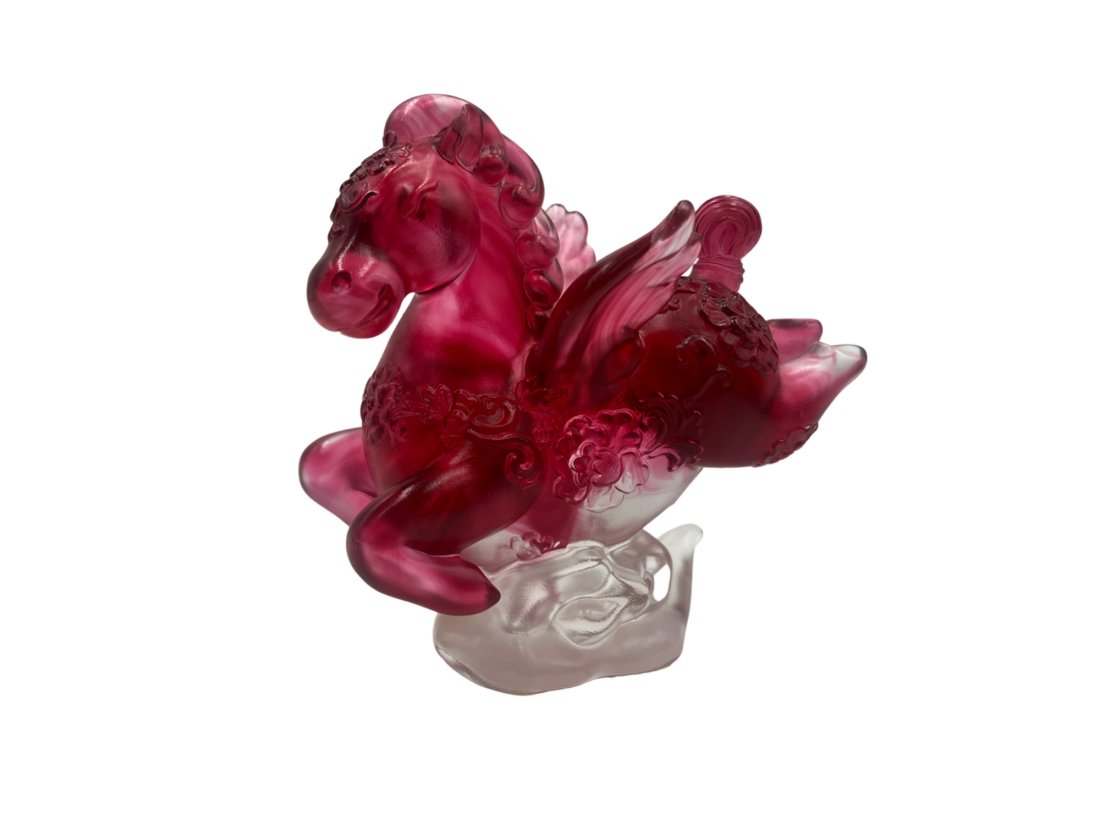 Liuligongfang Crystal Horse: Founded in 1987 by renowned glass artists Loretta H. Yang and Chang Yi, LIULI has grown from a modest workshop in Taiwan to become Asias leading brand of crystal art. Liuli is a Chinese term from the 