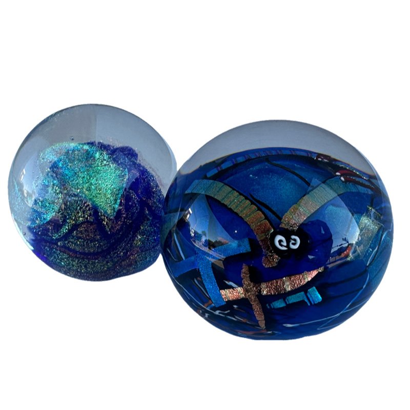Shawn Messenger 'Graphic Evolution' and Glass Eye Studio 'Northern Lights' Paperweights: Two gorgeous paperweights by Shawn Messenger and Glass Eye Studio. These pair very well with their iridescent flare. 1) 'Graphic Evolution' measuring 3" high and 10.5" Circumference 2 pds. 2) 'Norther
