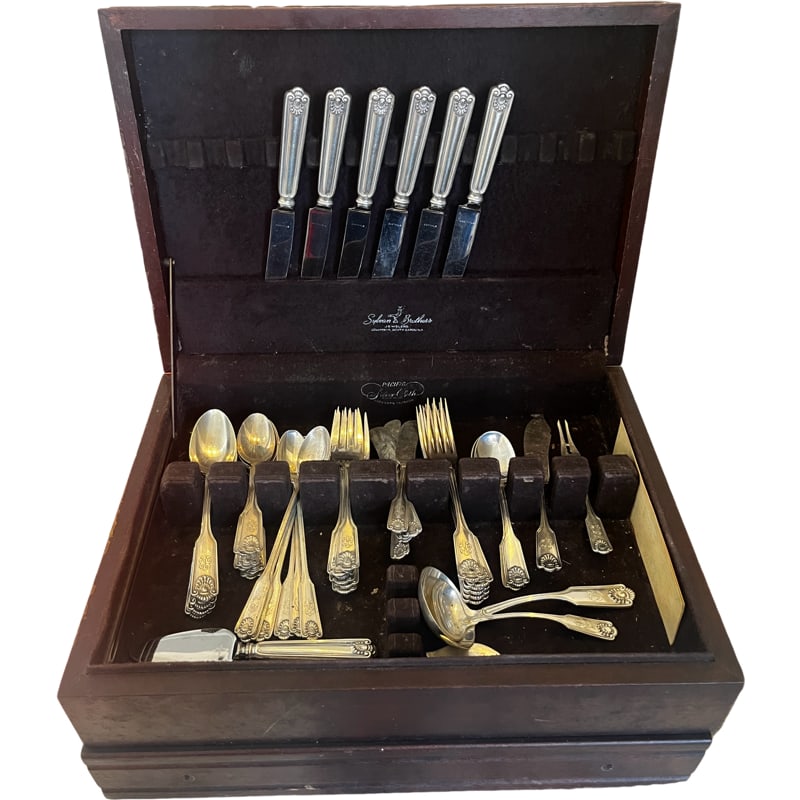 Frank W. Smith Sterling Silverware Set "Fiddle Shell" Pattern (1 of 6)