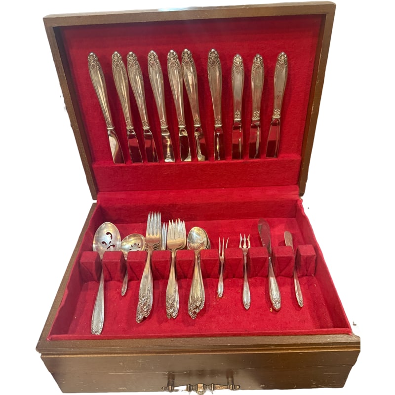 INTERNATIONAL STERLING "PRELUDE" FLATWARE - 46 pieces (1 of 8)