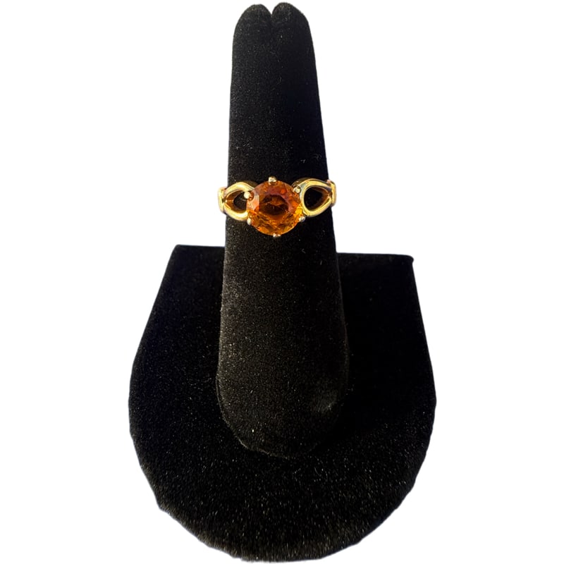 14K Gold Citrine? Ring: Beautiful 14k gold citrine ring. Size 6. Stone is 7mm. Weight: 3.17 grams **IN HOUSE SHIPPING offered on this lot
