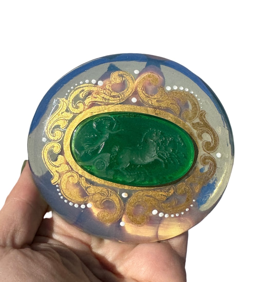 Murano Gabbiani Paperweight from Venezia Italy - Horse Chariot: Murano Gabbiani Paperweight from Venezia Italy - Horse Chariot Measurements: 4"L x 3.5"H x .5"D **IN HOUSE SHIPPING offered on this lot