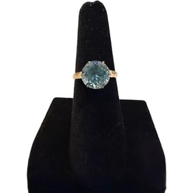 Beautiful 14K Gold Blue Topaz Ring - 6.5
