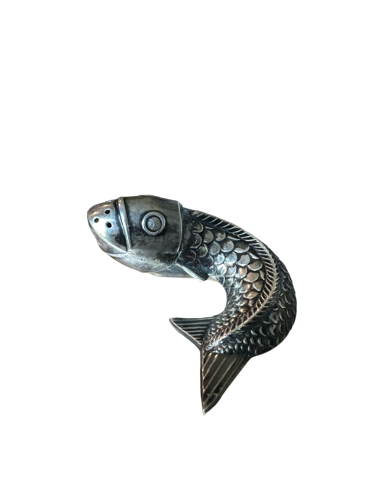 HALLMARKED STERLING SILVER KOI FISH SALT OR PEPPER SHAKER: HALLMARKED STERLING SILVER KOI FISH SHAKER Sterling silver koi fish salt or pepper shaker, signed under cap "925 S N" measurements: 2.25”L Weight: 14.4 grams **IN HOUSE SHIPPING within the Unite