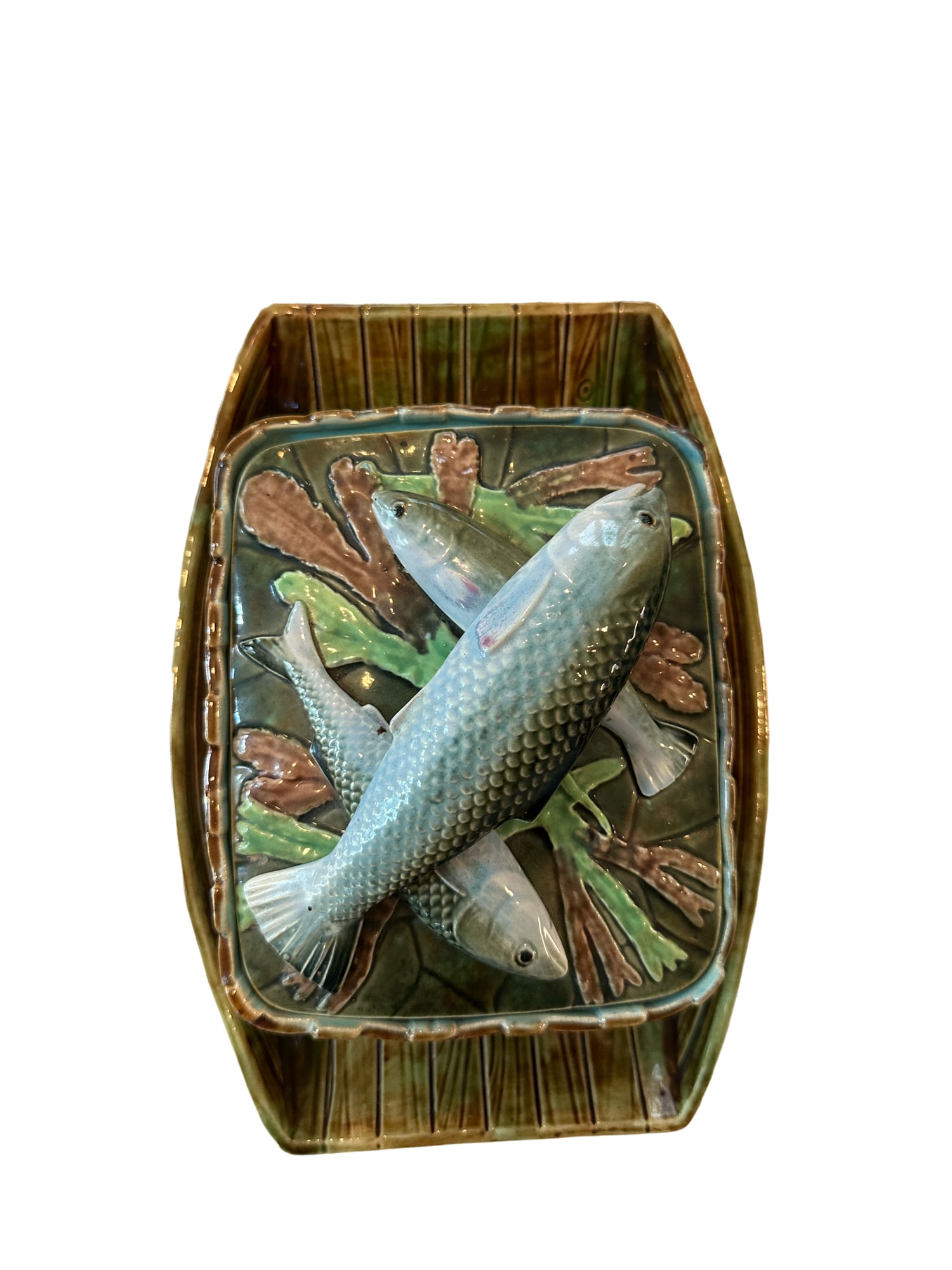 GEORGE JONES majolica boat form sardine box with overlapping fish on cover (1 of 6)