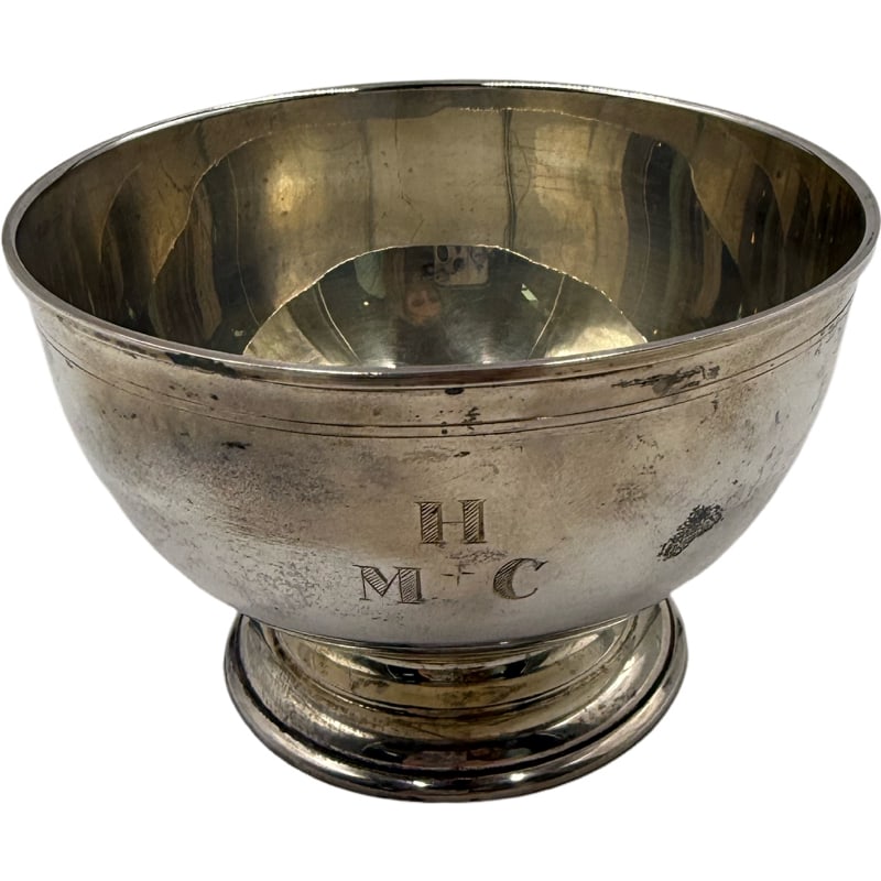 Williamsburg Stieff Sterling Silver Bowl: Williamsburg Stieff Sterling Silver Bowl 2.75”H x 4”L 149 grams **IN HOUSE SHIPPING WITHIN UNITED STATES