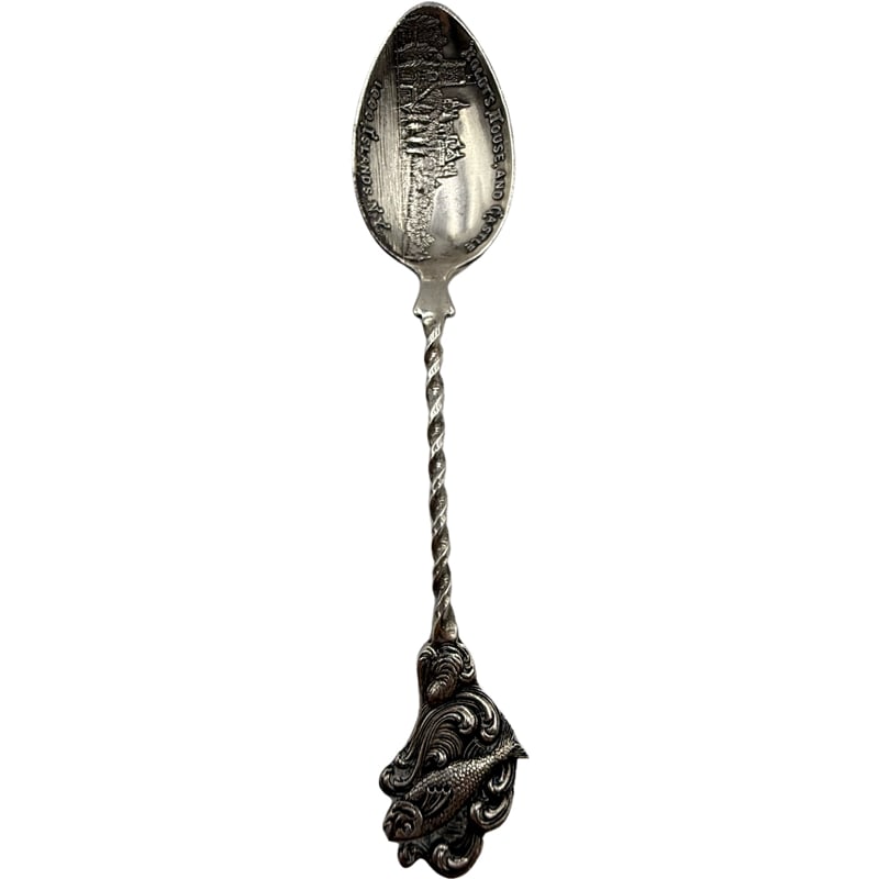 Middleton/Ravenel Estate- Sterl Bolots House and Castle 1000 Islands New York Souvenir Spoon: Middleton/Ravenel Estate- sterling silver Bolots House and Castle 1000 Islands New York Souvenir Spoon 4" 4 grams **IN HOUSE SHIPPING WITHIN UNITED STATES
