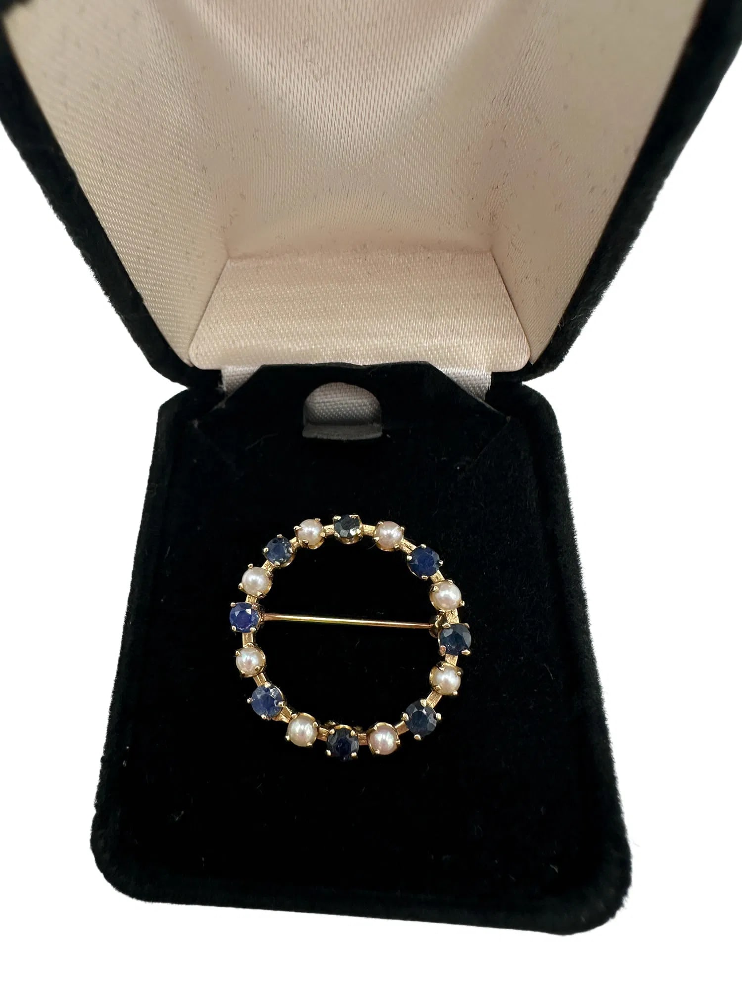 14K Gold Sapphire and Pearl Brooch: 14K Gold Sapphire and Pearl Brooch brooch: 22.85mm diameter sapphire: 2.85mm pearl: 2.55mm weight: 3.8 grams **IN HOUSE SHIPPING WITHIN UNITED STATES