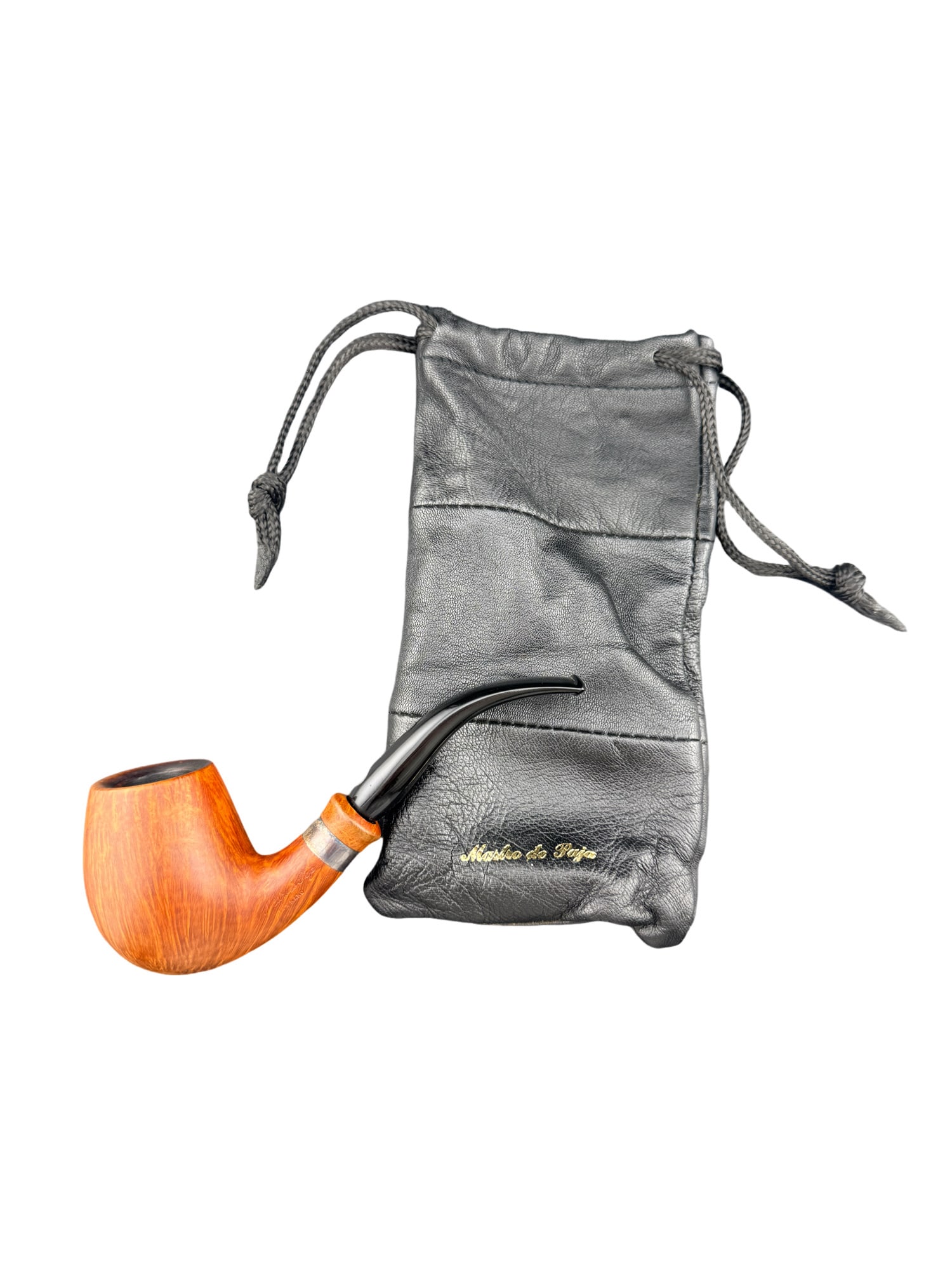 Mastro De Paja Media "Pesara" Pipe with Bag: PLEASE READ: in house shipping If you win this item, please select self arranged for in house shipping when paying invoice Mastro De Paja Media "Pesara" Pipe with Bag about 5.5 inches Pipe is used