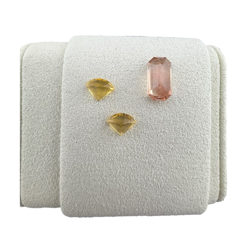 Lot of Loose Citrine Gemstones and Topaz Gemstone: Lot of Loose Citrine Gemstones and Topaz Gemstone citrine: 8mm x 6mm topaz: 6.5mm x 11.8mm PLEASE READ: in house shipping If you win this item, please select self arranged for in house shipping when p