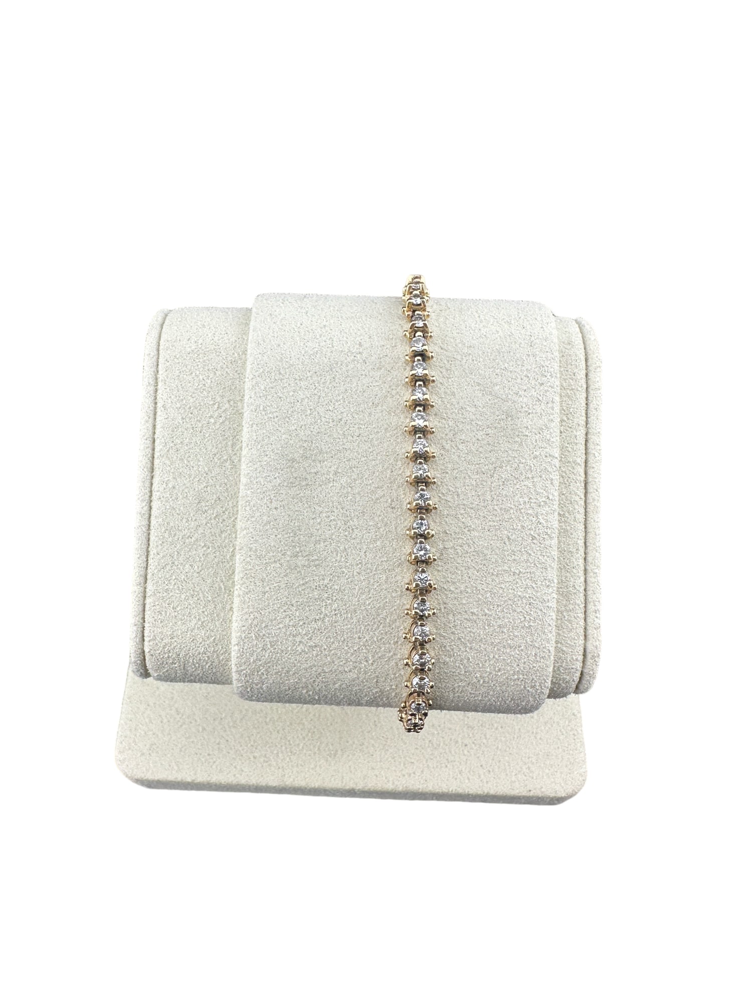 LADIES 14K YELLOW GOLD DIAMOND TENNIS BRACELET 7": PLEASE READ: in house shipping within the us If you win this item, please select self arranged for in house shipping when paying invoice LADIES 14K YELLOW GOLD DIAMOND TENNIS BRACELET 7" weight 10.97g