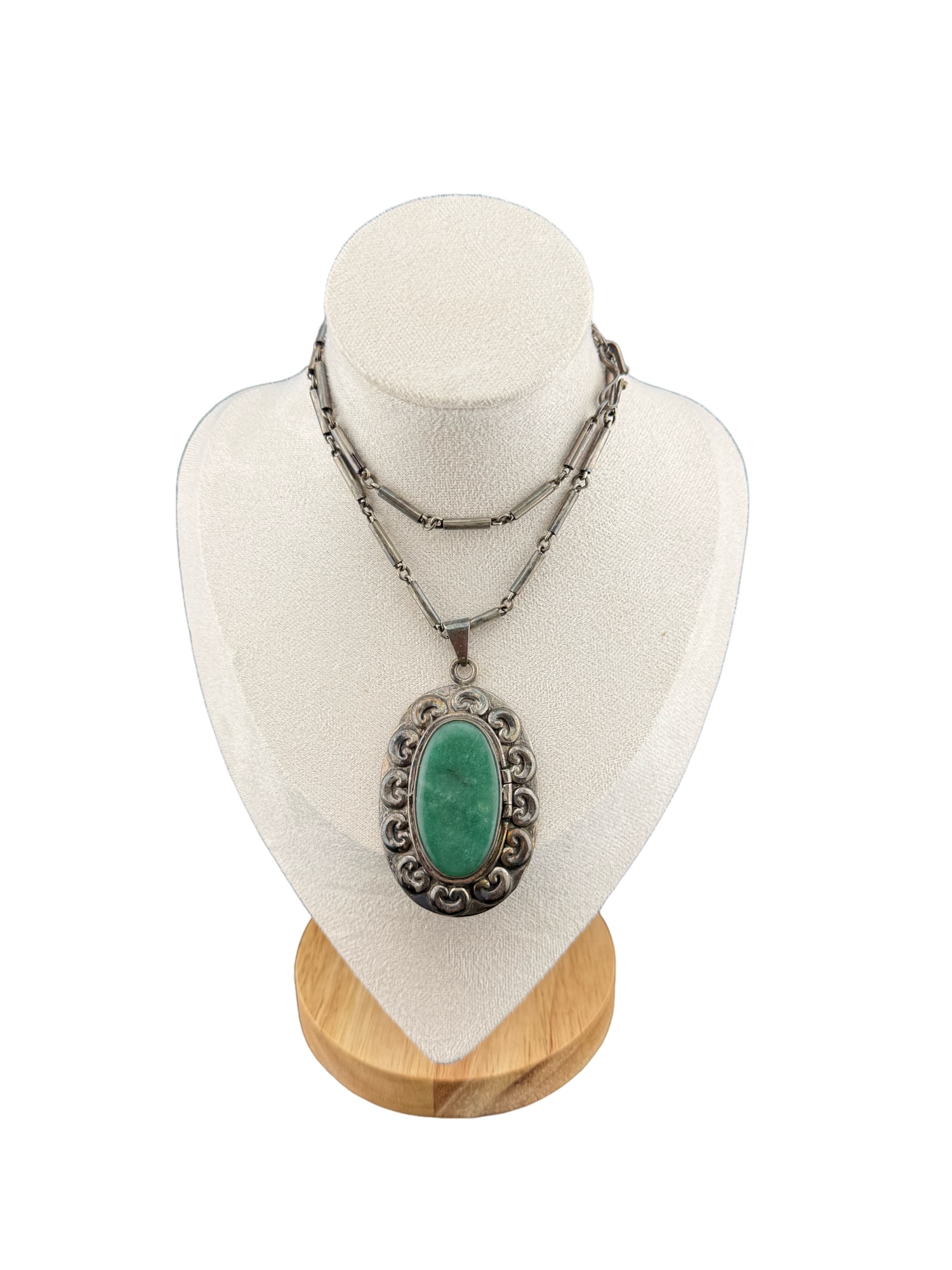 Sterling Silver Made in Mexico Vintage Locket Necklace: PLEASE READ: in house shipping within the US If you win this item, please select self arranged for in house shipping when paying invoice Sterling Silver Made in Mexico Vintage Locket Necklace 69