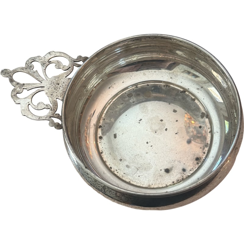 Lunt Sterling Silver Porringer #560 - From Charleston Estate: PLEASE READ: In house shipping within the US. If you win this item, please select self arranged for in house shipping when paying invoice From the estate of Joseph P. Riley, Former Mayor of Charleston