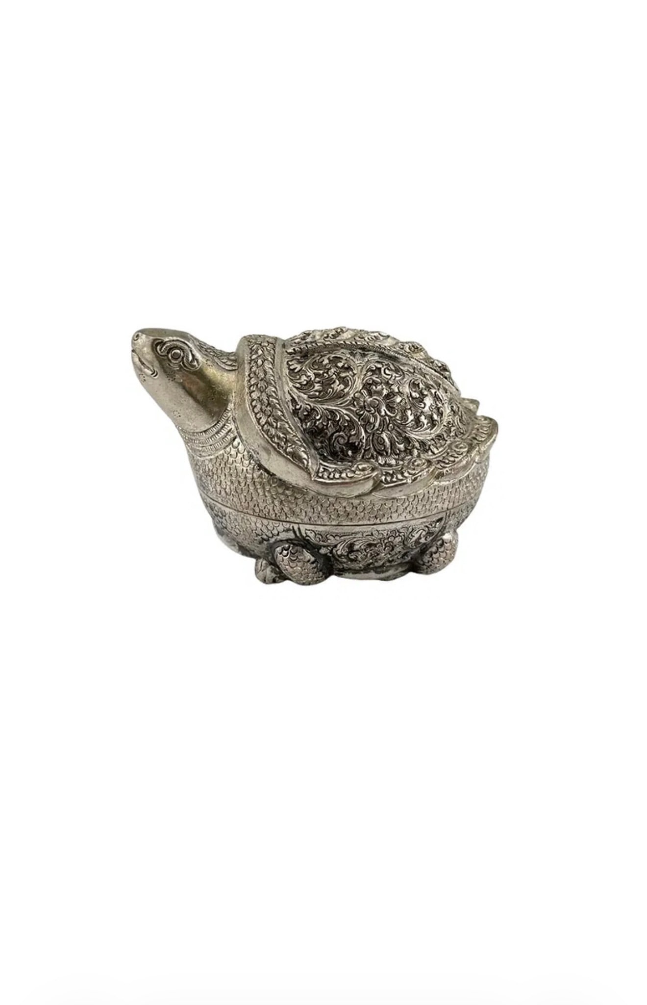 900 Coin Silver Turtle Betel Box: PLEASE READ: in house shipping within the US If you win this item, please select self arranged for in house shipping when paying invoice 900 Coin Silver Turtle Betel Box 4"W x 2.5"H 102 grams