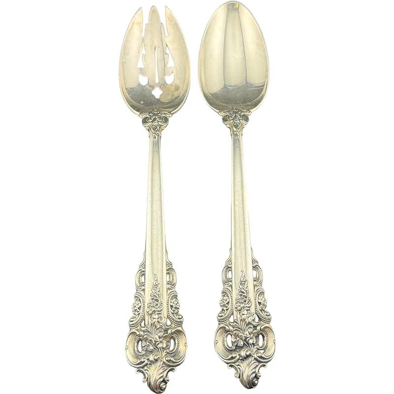 Pair Of Serving Utensils - Wallace Sterling Silver - Grande Baroque Pattern: PLEASE READ: in house shipping within the US If you win this item, please select self arranged for in house shipping when paying invoice 8.75" total weight: 216 grams