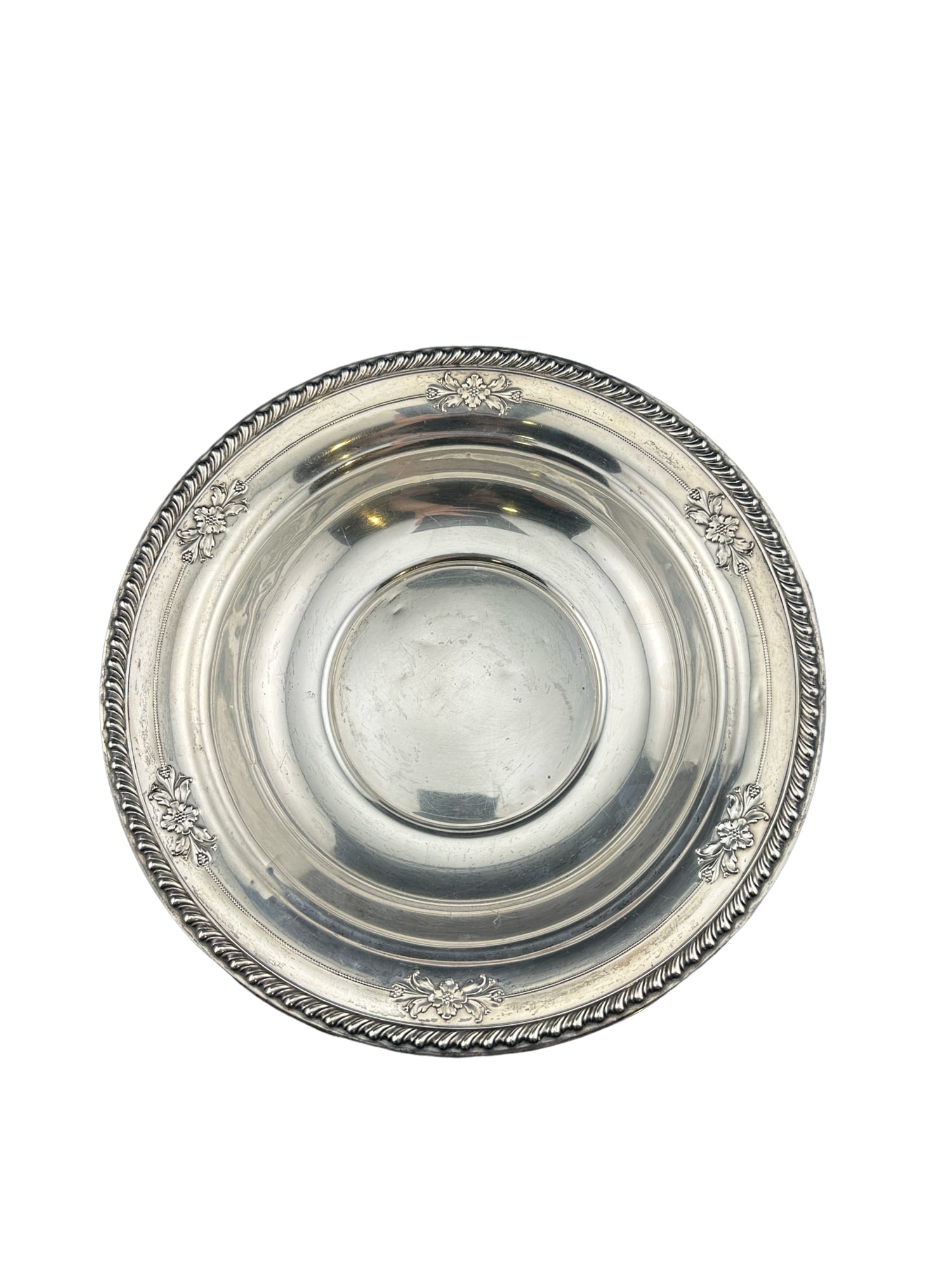 Wallace Sterling Silver Vintage Plate 225 10“: PLEASE READ: in house shipping within the US If you win this item, please select self arranged for in house shipping when paying invoice. The Wallace Sterling Silver Vintage Plate 225 is a classic and