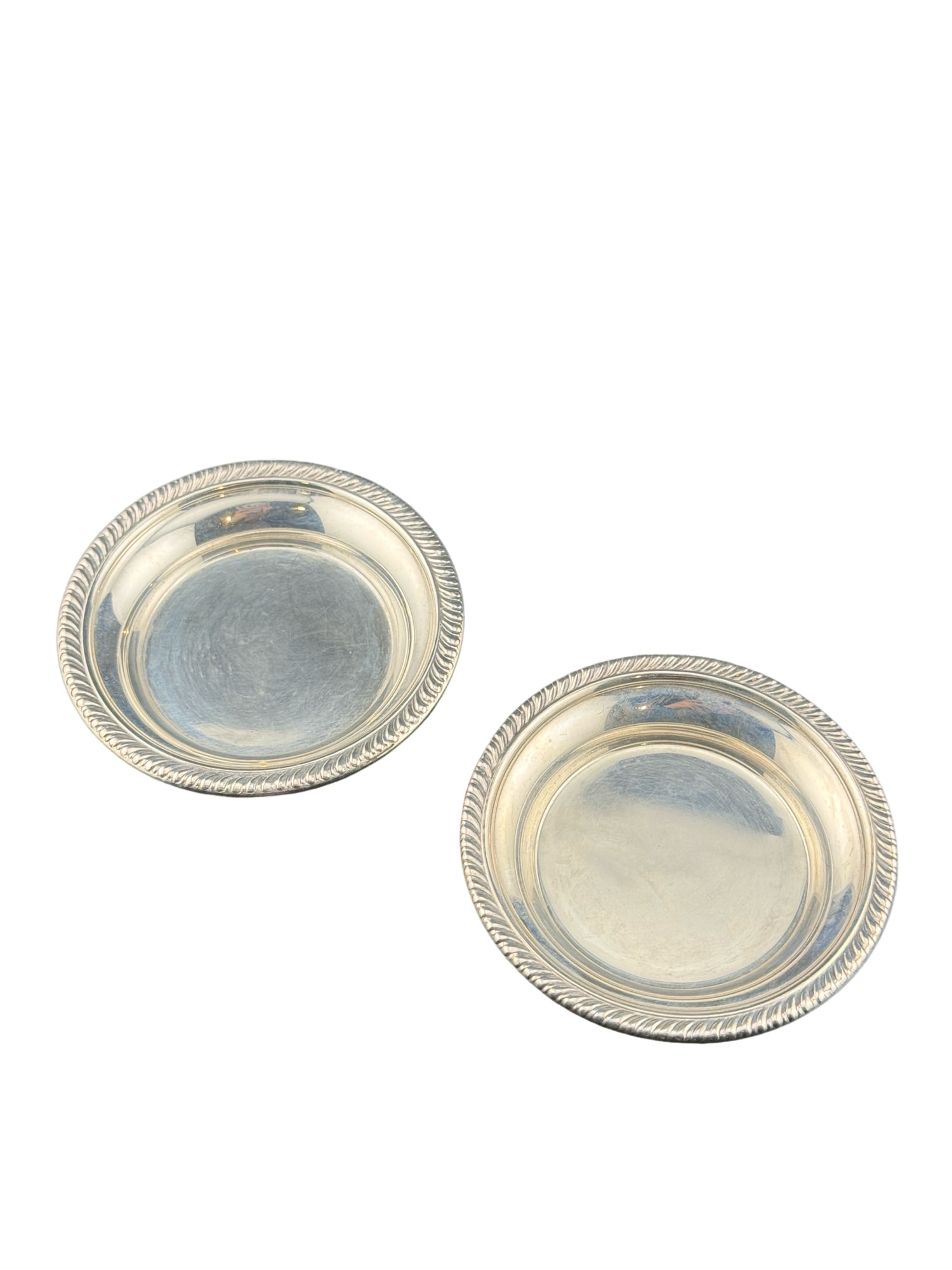 Sterling Silver Decorative Trinket Dishes: PLEASE READ: In house shipping within the US. If you win this item, please select self arranged for in house shipping when paying invoice Sterling Silver Decorative Trinket Dishes 43 grams 3"