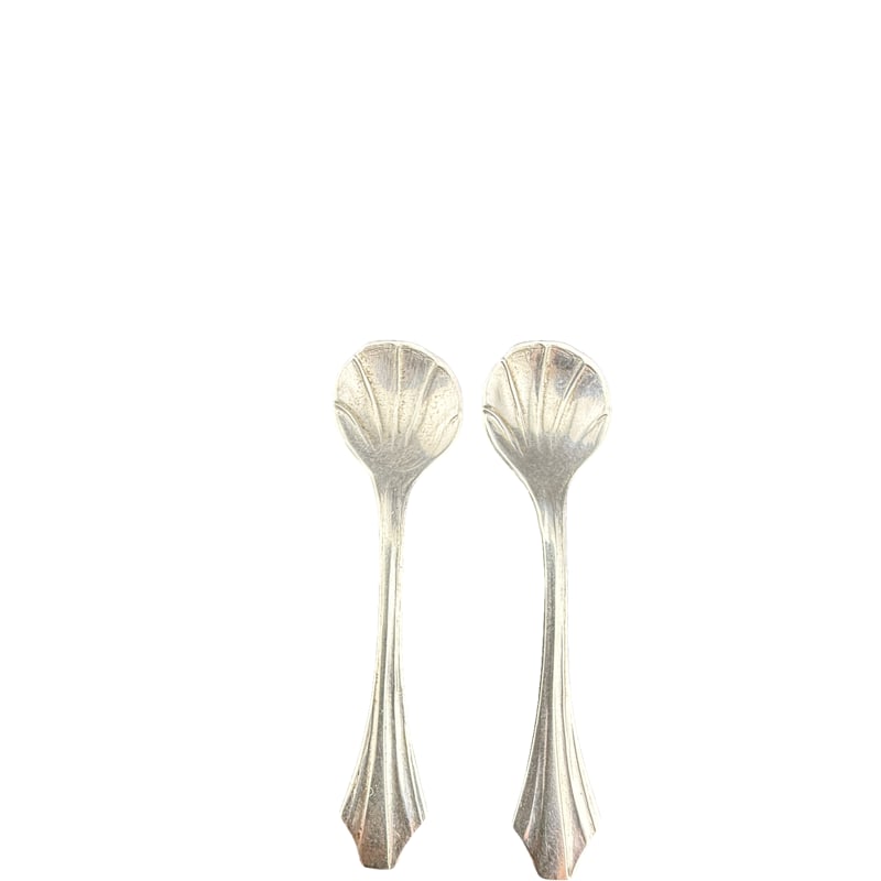 Pair of Vintage Sterling Silver Salt Cellar Spoons: PLEASE READ: In house shipping within the US. If you win this item, please select self arranged for in house shipping when paying invoice 2" 2 grams