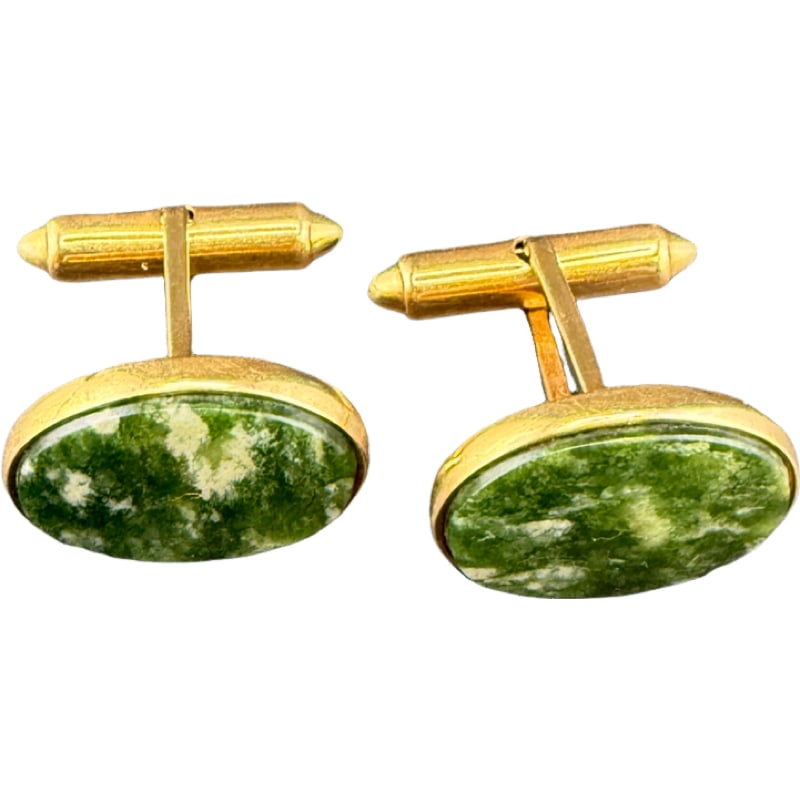 14K Gold Green Jade Cufflinks: PLEASE READ: in house shipping within the US If you win this item, please select self arranged for in house shipping when paying invoice 1" x .75" 8 grams From the Charleston Estate of Charlie