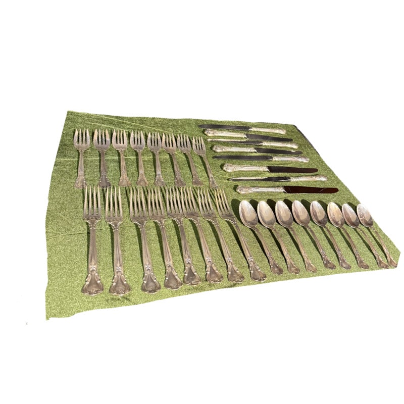 Gorham Sterling Silver 32 Piece Flatware Set in the Chantilly Pattern: PLEASE READ: in house shipping within the US If you win this item, please select self arranged for in house shipping when paying invoice. Gorham Sterling Silver 32 Piece Flatware Set in the Chantilly 