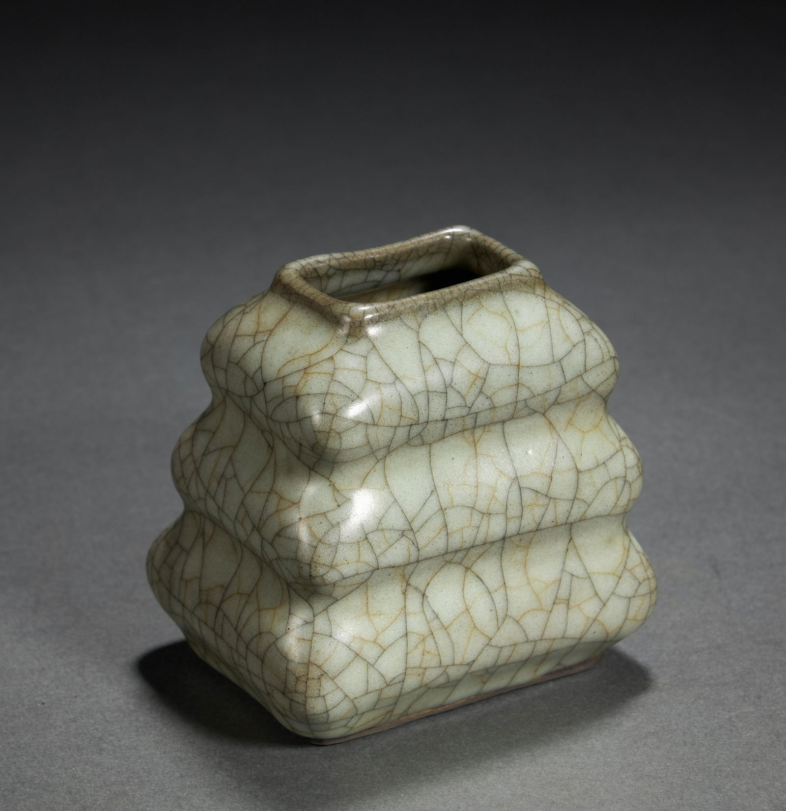 A GE TYPE CRACKLE GLAZED PORCELAIN VASE,SOUTHERN SONG DYNASTY (1 of 8)