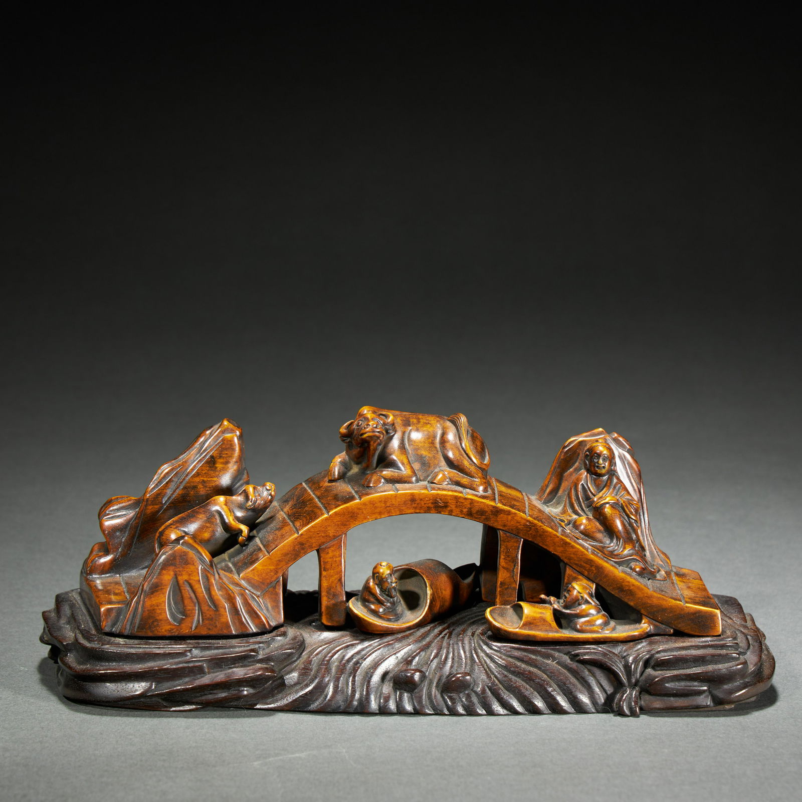 Boxwood "figure" pen holder (1 of 8)