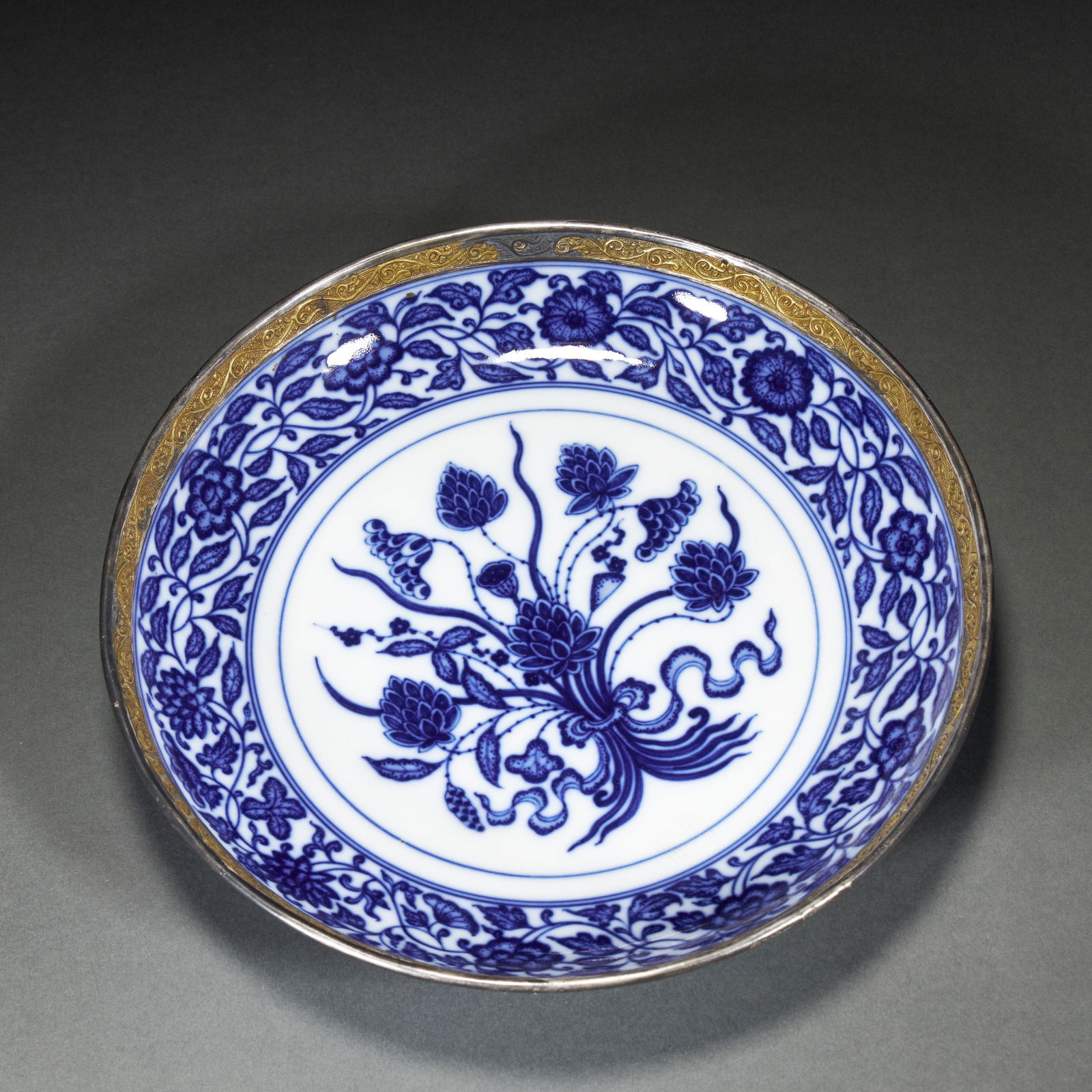 Blue and white "flower pattern" porcelain plate (1 of 5)