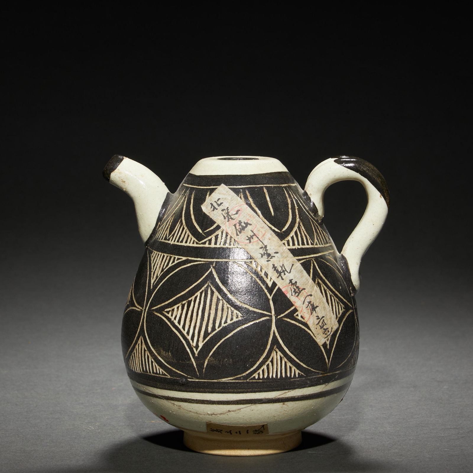 Cizhou kiln porcelain pot (1 of 6)