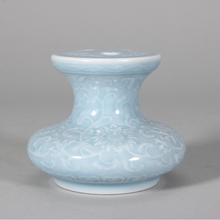 TIANQING GLAZE ENGRAVED ENTANGLED FLOWER THREE HOLE FLOWER ARRANGEMENT (1 of 9)