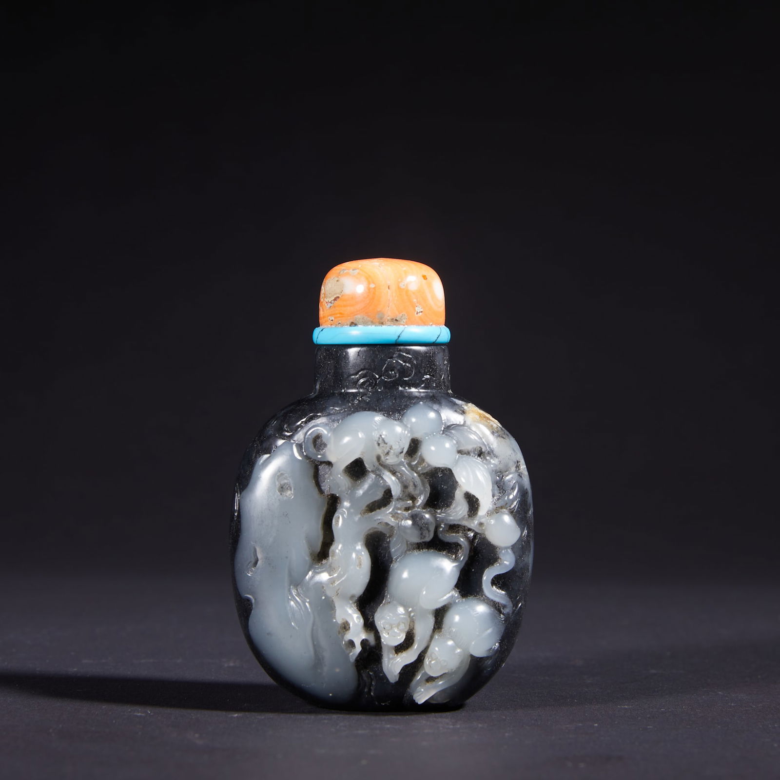 HETIAN BLACK JADE SQUIRREL GRAPE SNUFF BOTTLE (1 of 8)