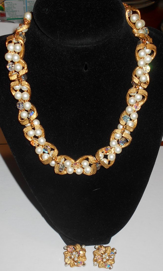 Necklace and Earring Set: Necklace and clip on earring set, maybe from Japan, see photos.