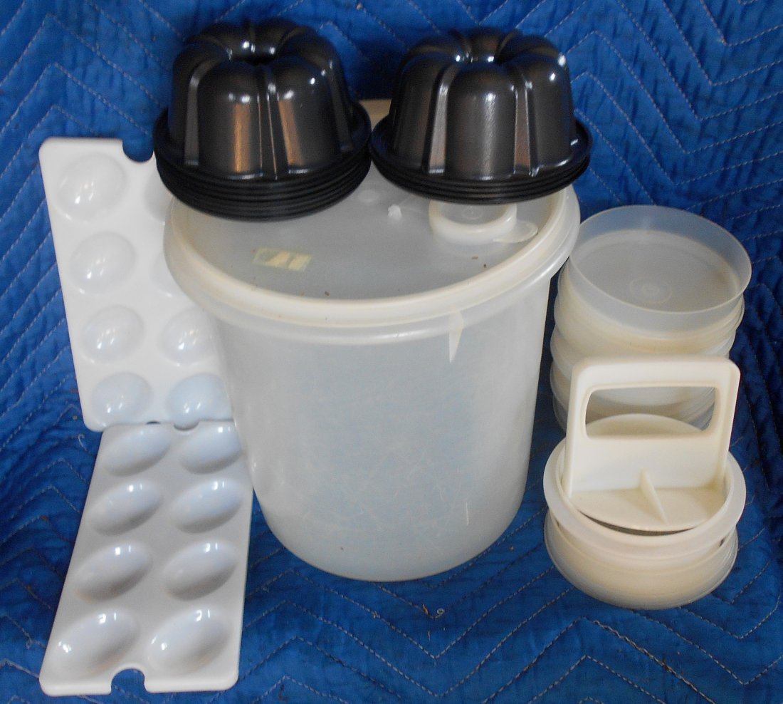 Plastic kitchen Lot: Plastic kitchen lot, see photo.