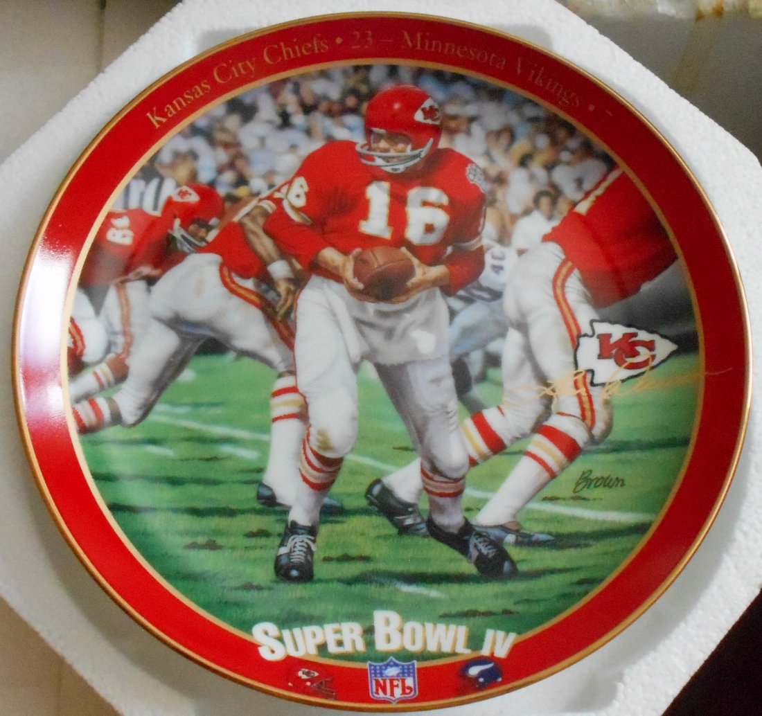 Len Dawson Plate: The Most Valuable Chief, has paperwork, limited edition, The Bradford Exchange, see photos.