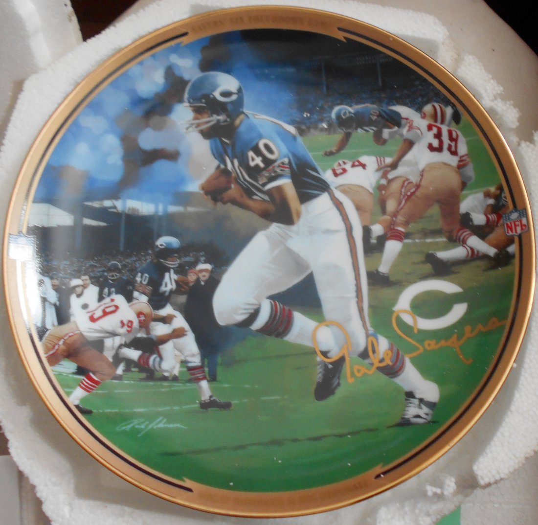 Gale Sayers Plate: Sayers Six Touchdown Game, has paperwork, limited edition, The Bradford Exchange, see photos.