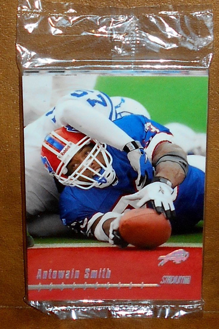 1999 Stadium Club Pre-production Football Pack: Antowain Smith front, Tim Dwight back, see photos.