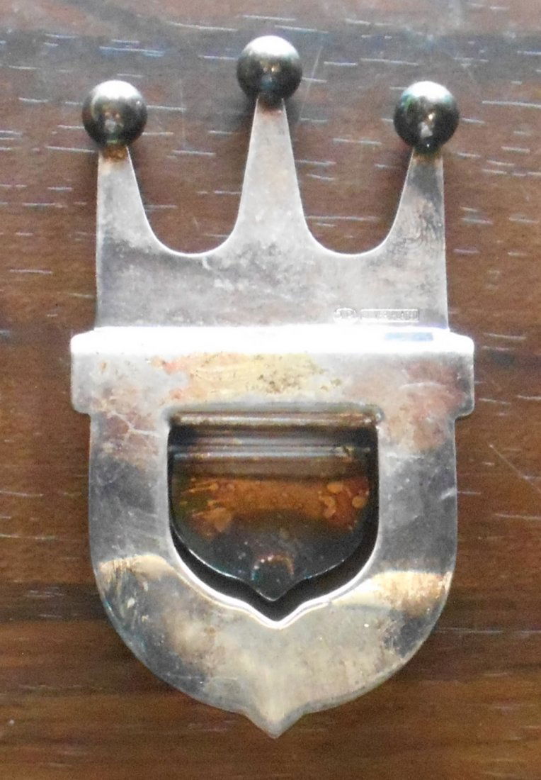Bottle Opener: Crown shape, silver plate, see photos.