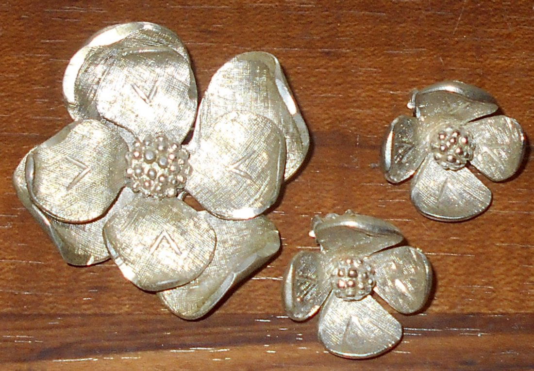 Pin and Earrings: Matching pin and earrings lot, see photos.