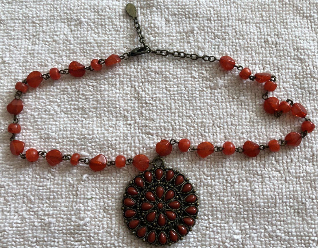 Robert Rose: Necklace, see photos.