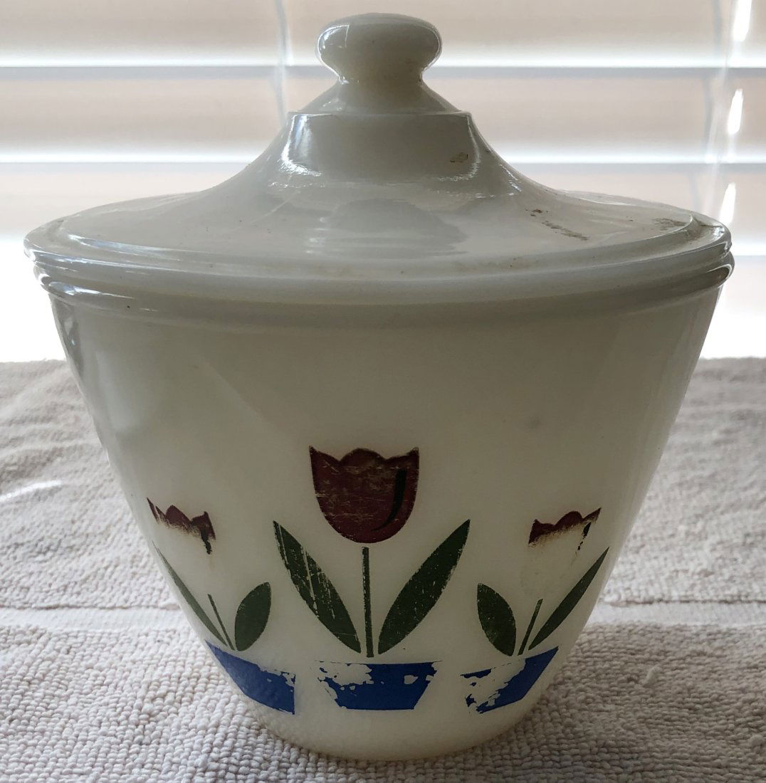 Fire King: Bowl with lid, see photos.