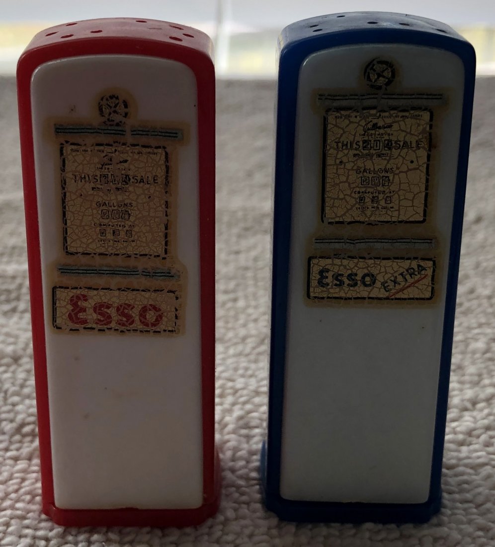 Salt & Pepper Shakers (1 of 4)