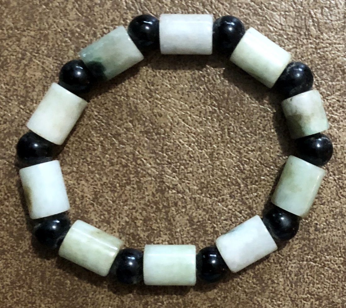 Bracelet: Expandable bracelet, consignor says its Jade. Not tested.