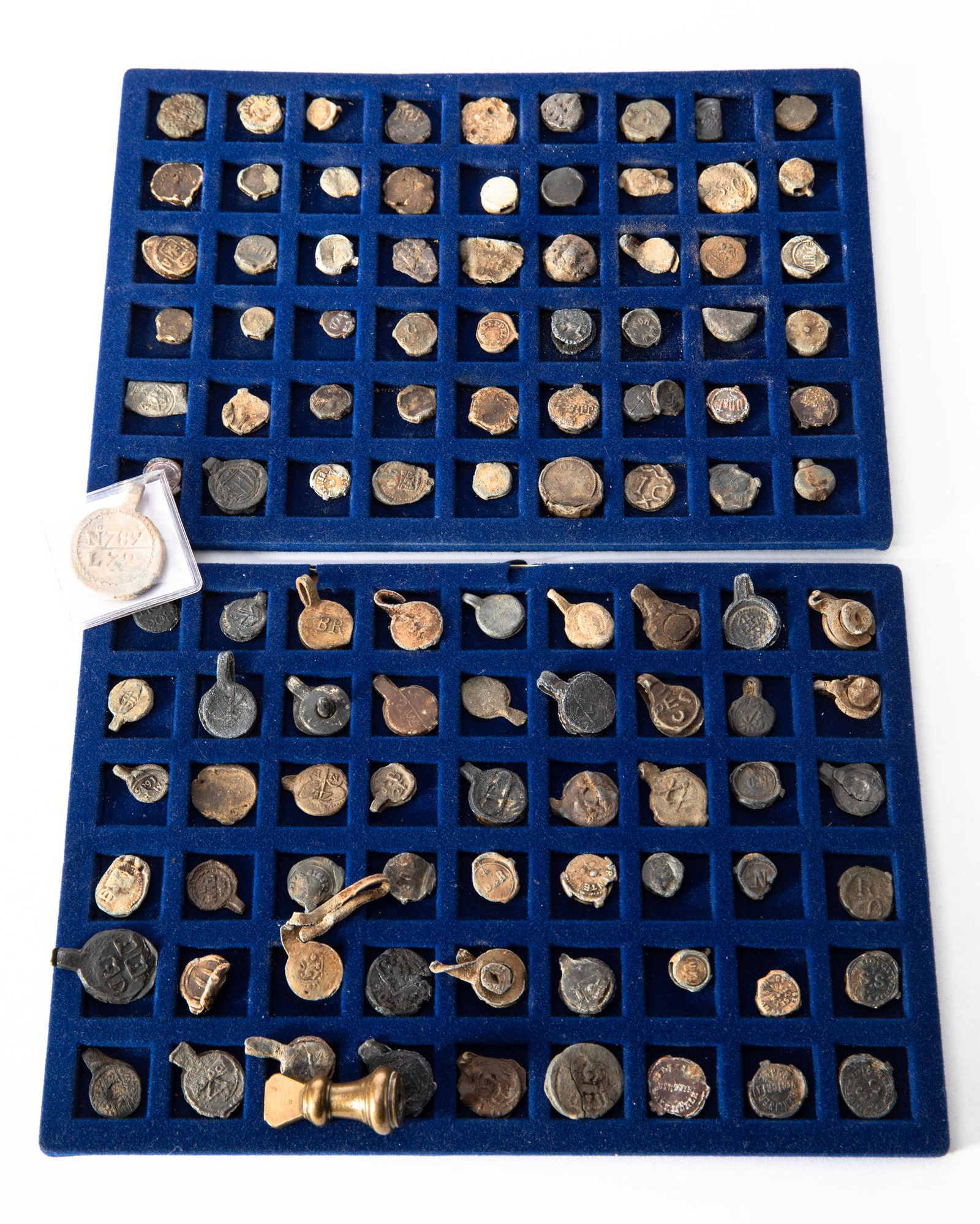 108 lead seals / cloth seals (1 of 14)