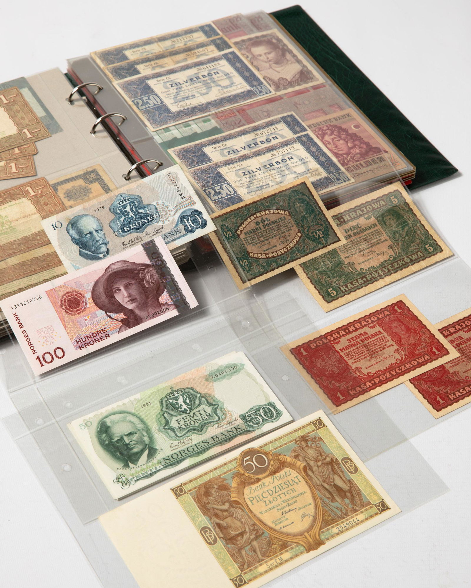 Album different bank notes various countries M-R (1 of 19)
