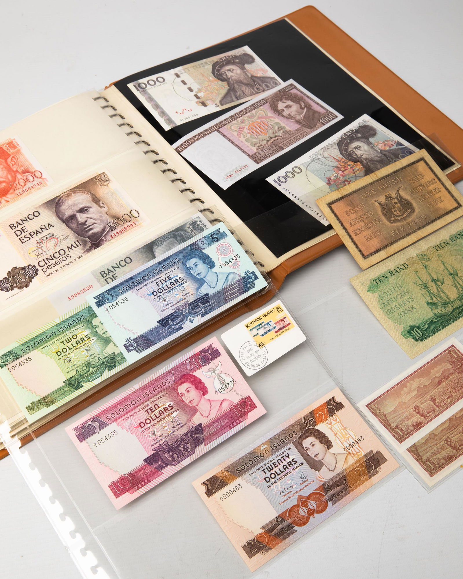 Album different bank notes various countries S (1 of 18)