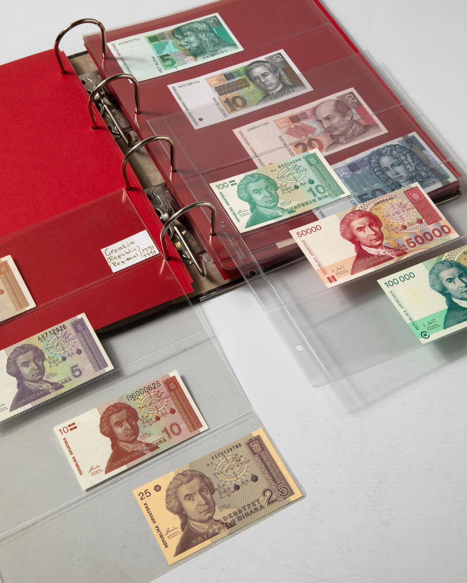 Album different bank notes Balkans countries (1 of 19)