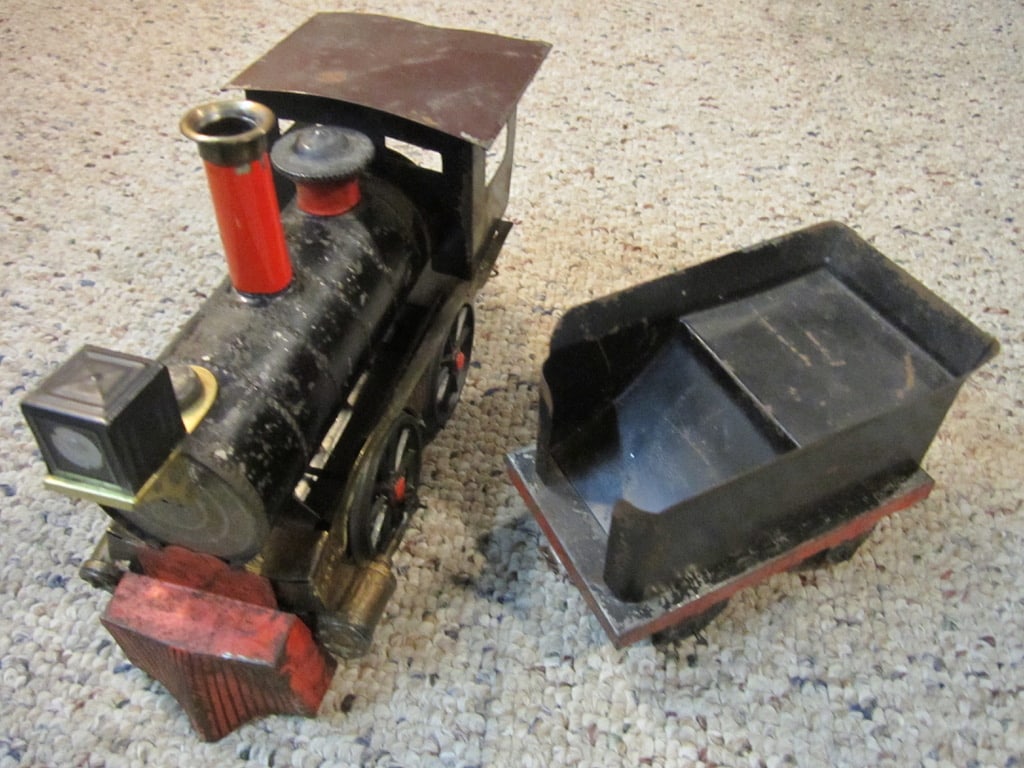 Weeden Train Steam Engine and Tender (1 of 6)