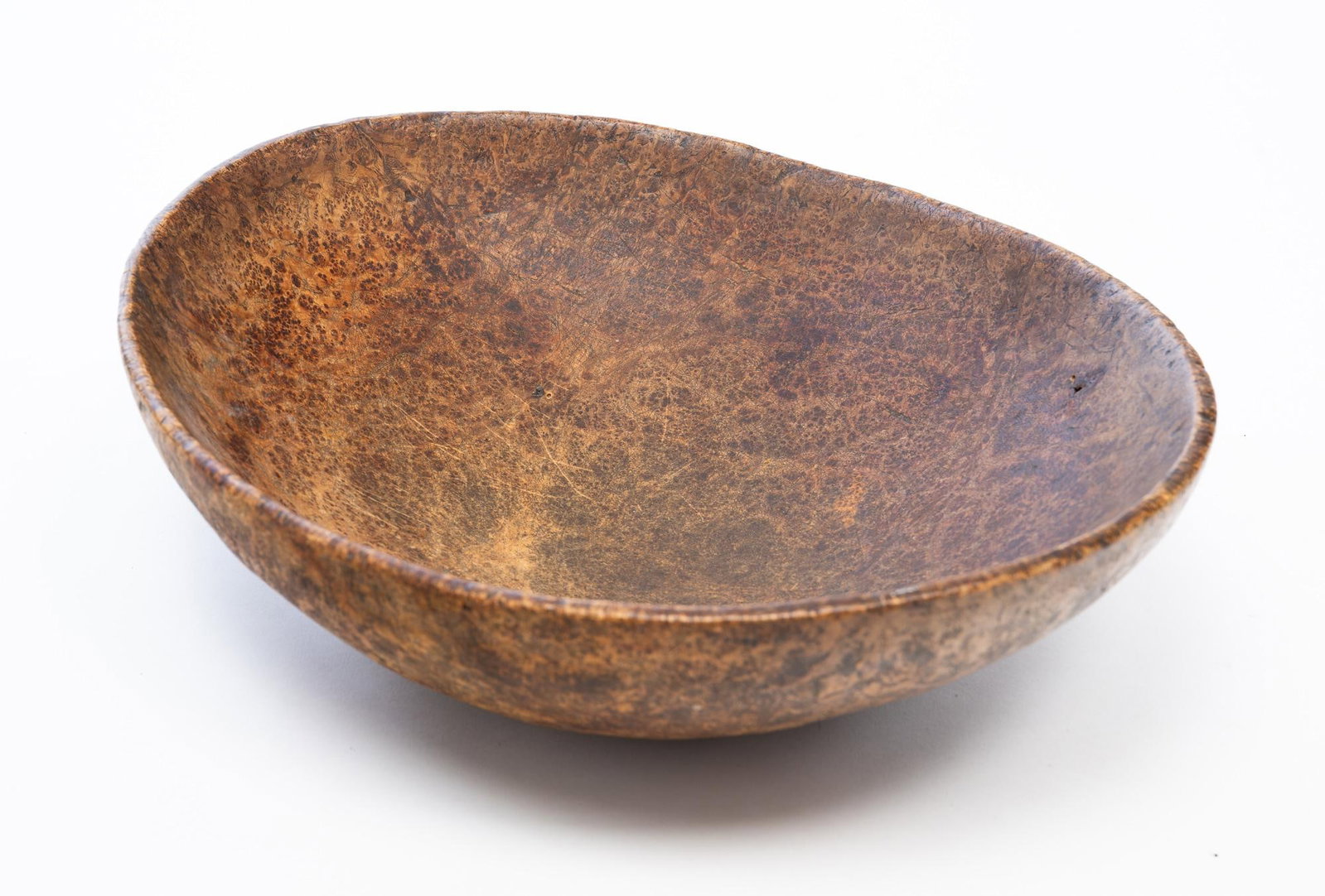 Ash Burl Indian Carved Oval Bowl: Here is a great sizable ash burl Indian carved oval bowl, measuring 16 1/4” x 13” x 4 3/4” high. Has nice tapered and curved sides with a flat bottom, and well proportioned oval