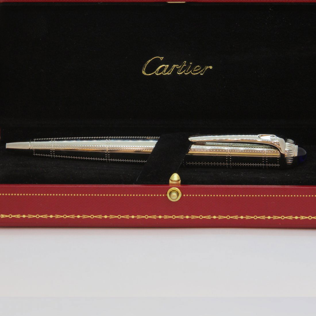 Authentic Roadster de Cartier metal ballpoint pen (1 of 4)